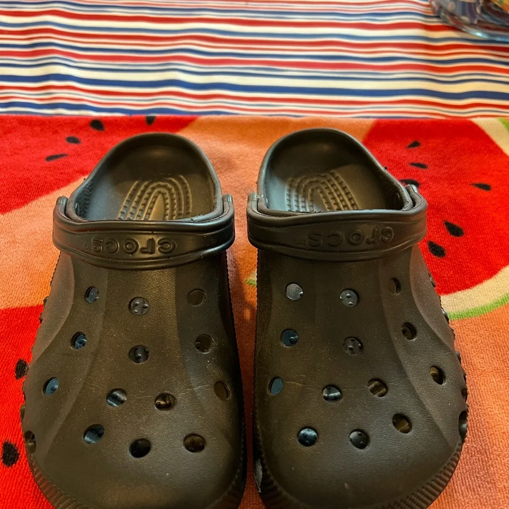 Crocs size 9 women’s lightly worn. - Picture 2 of 3